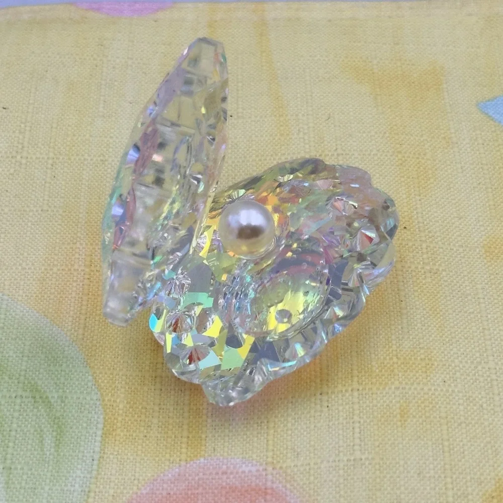 Crystal Clam Shell Figurine Iridescent Aurora Borealis Pearl Small Decor Trinket
